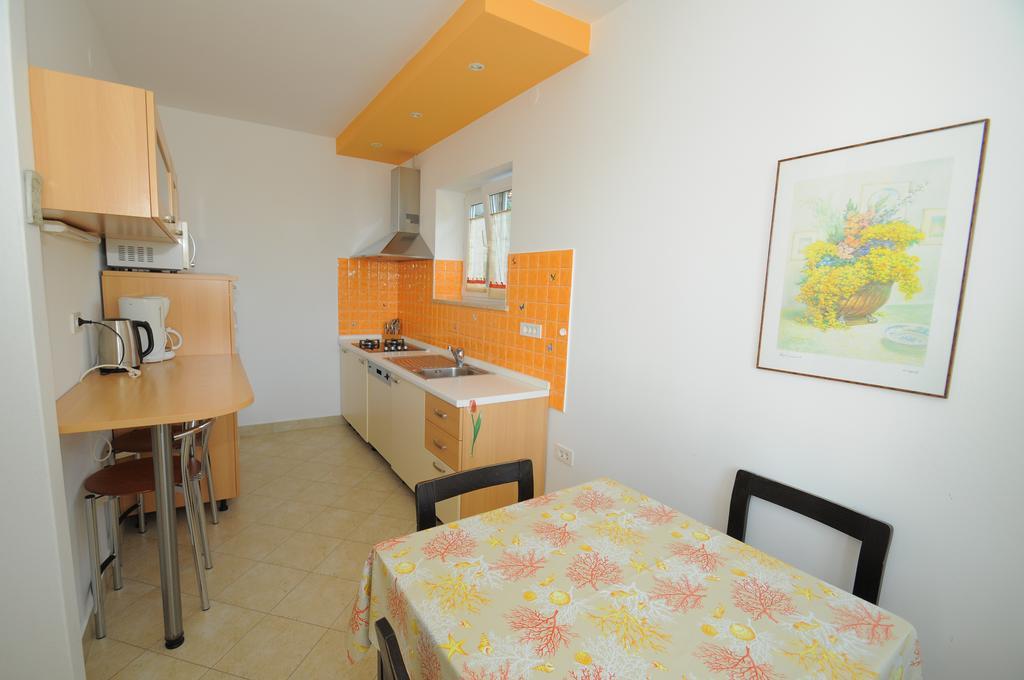 Apartment Kisic 3 Icici Luaran gambar